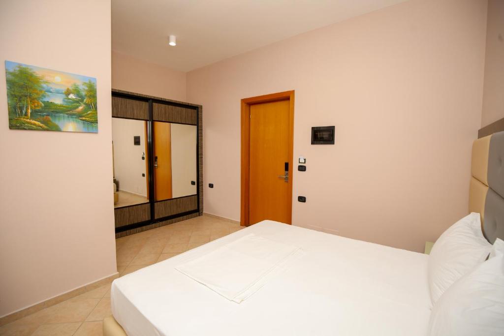 Erhöhtes Doppelzimmer im Hotel Aliko